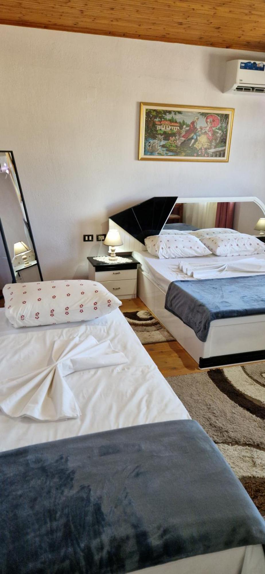 Shena Guest House Gjirokaster Luaran gambar
