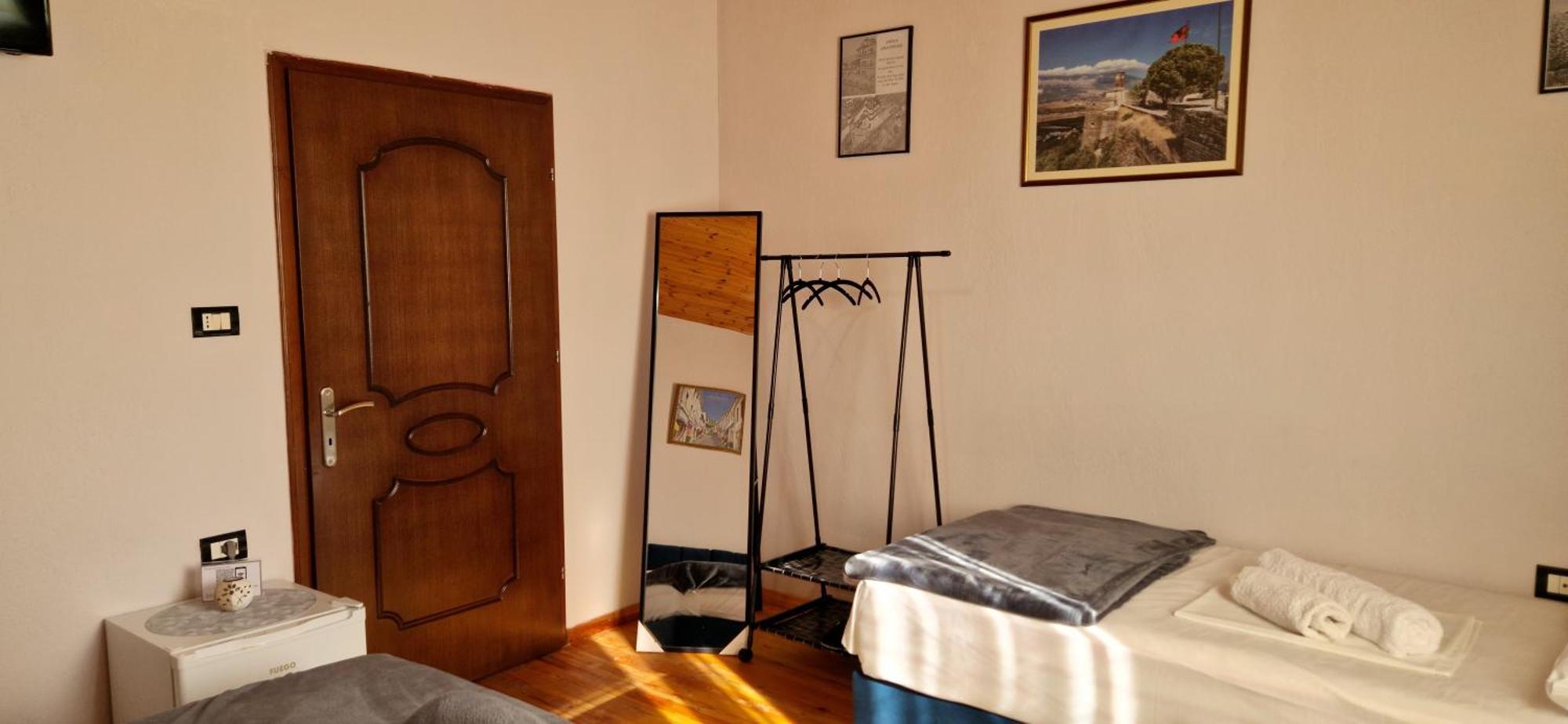 Shena Guest House Gjirokaster Luaran gambar